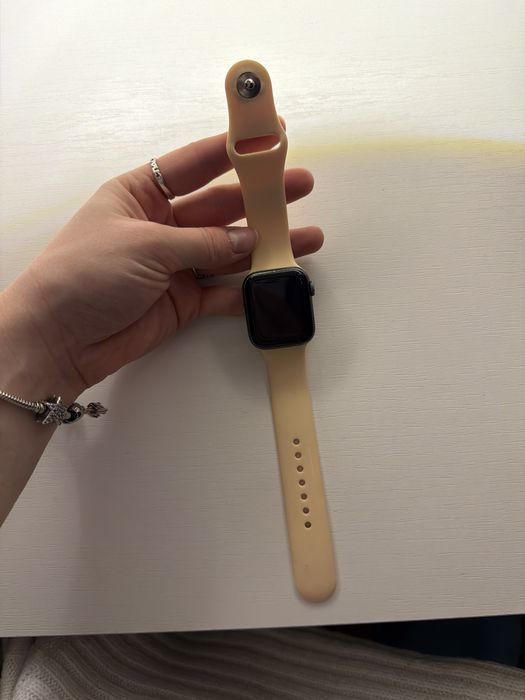 Часы Apple Watch 4