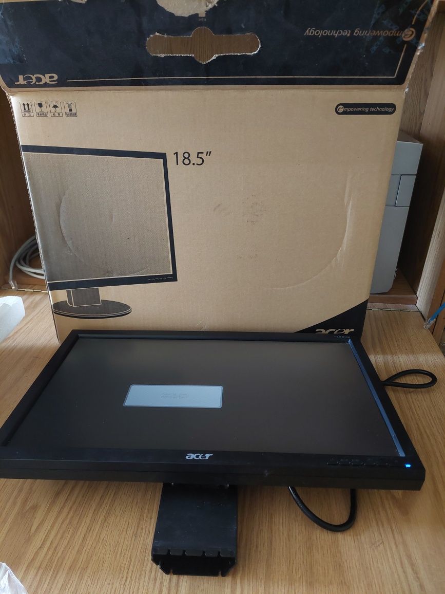 Монитор ACER V193HQ