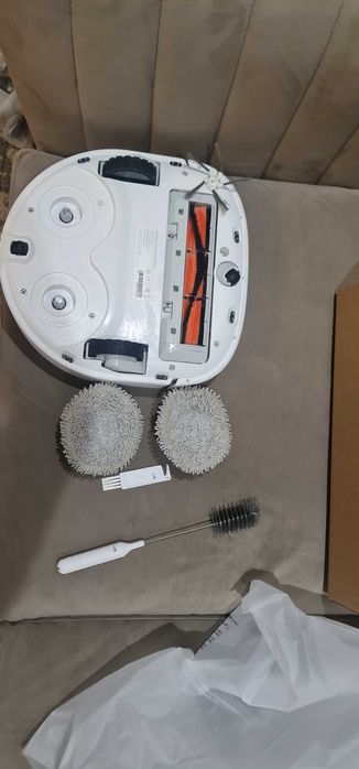 Cadoul perfect! Robot aspirator Dreame W10 PRO cu stație  alb   / schi