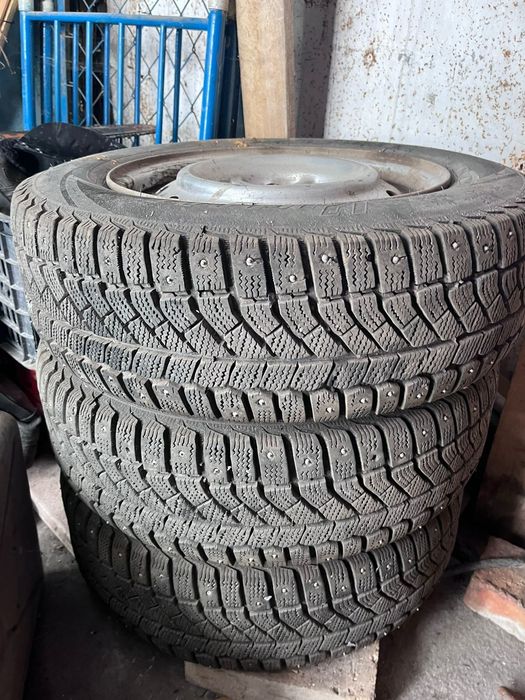 Зимная резина 195 65 R15 хорошем состоянии