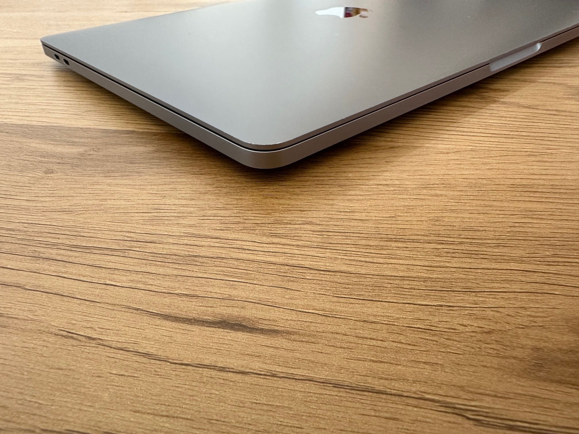 MacBook Pro 13" M1 Chip 8-Core CPU, 8-Core GPU, 16GB RAM, 256 SSD