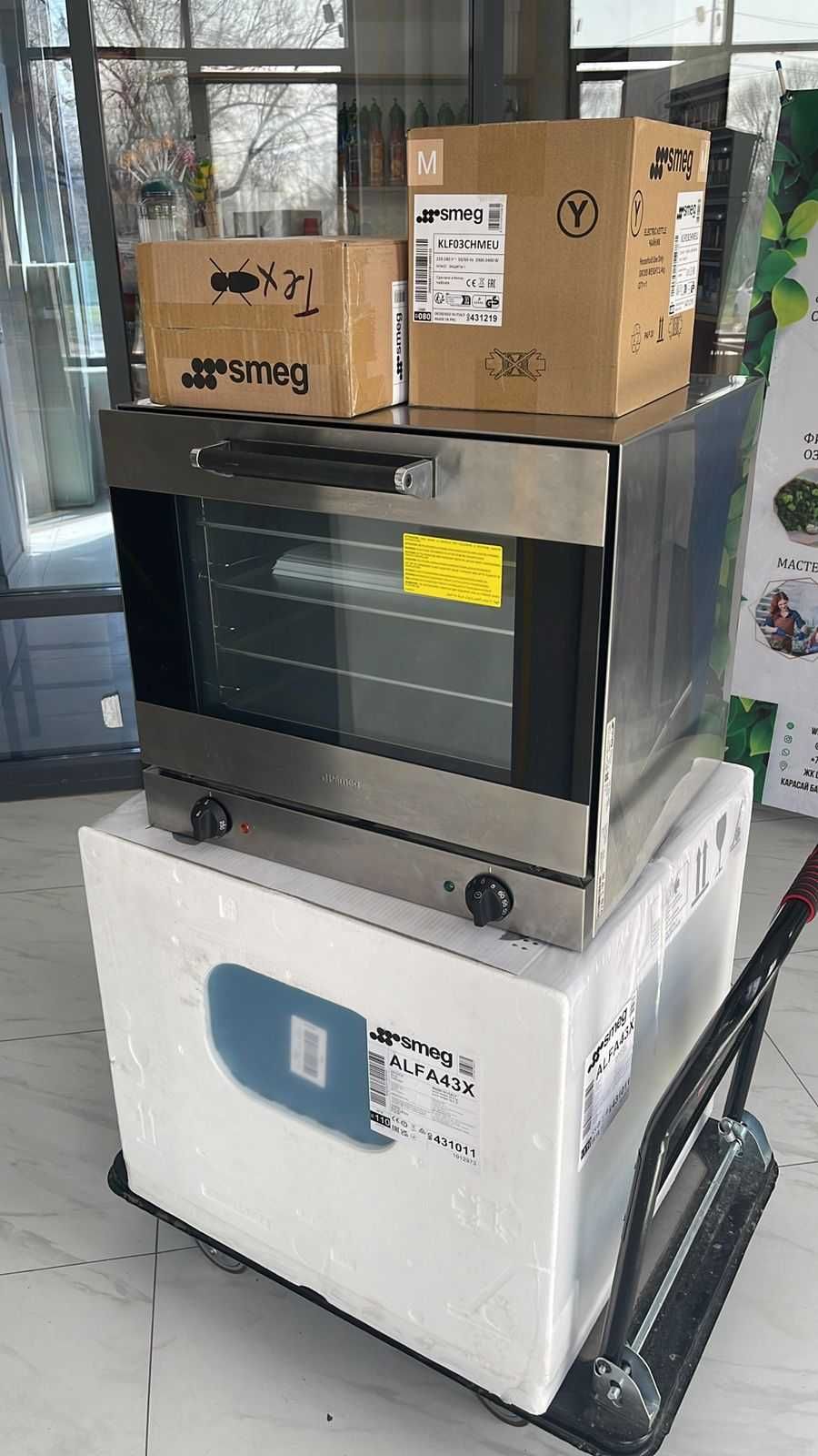 Продам конвекционную печь Smeg Alfa43x