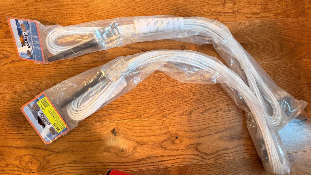 SIMRAD RS40-B VHF Радиостанция с AIS с включени антени