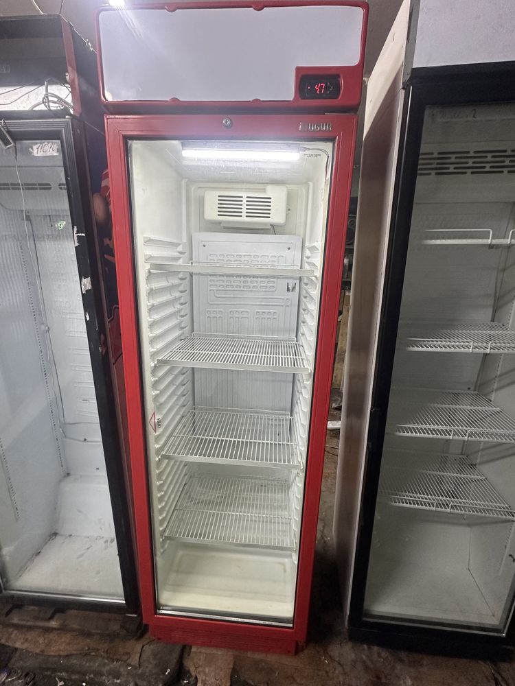Продам витрины холодильники