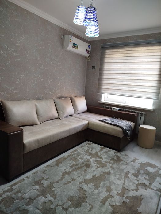 Продается 4 комнатная квартира . 2 этаж. Не боковой..