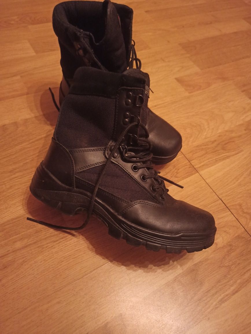 Bocanci militari 41