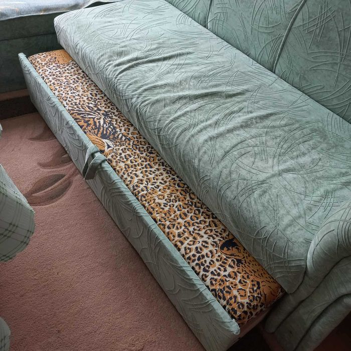 Ъглов диван в отлично състояние – 2.6 × 2 м