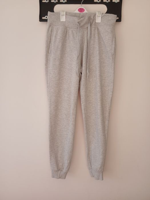 Много дрехи M размер