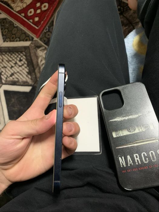 Vand IPhone 12 si  IPhone xr