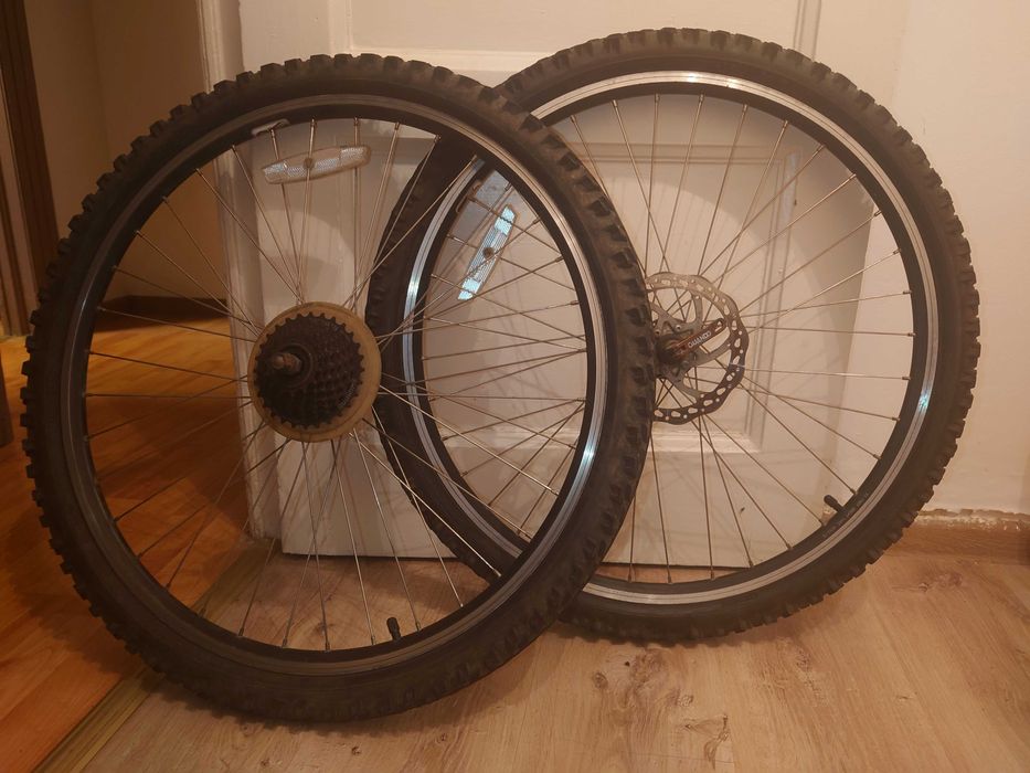 Roti bicicleta 26*1.95 cu disc de frana si pinioane