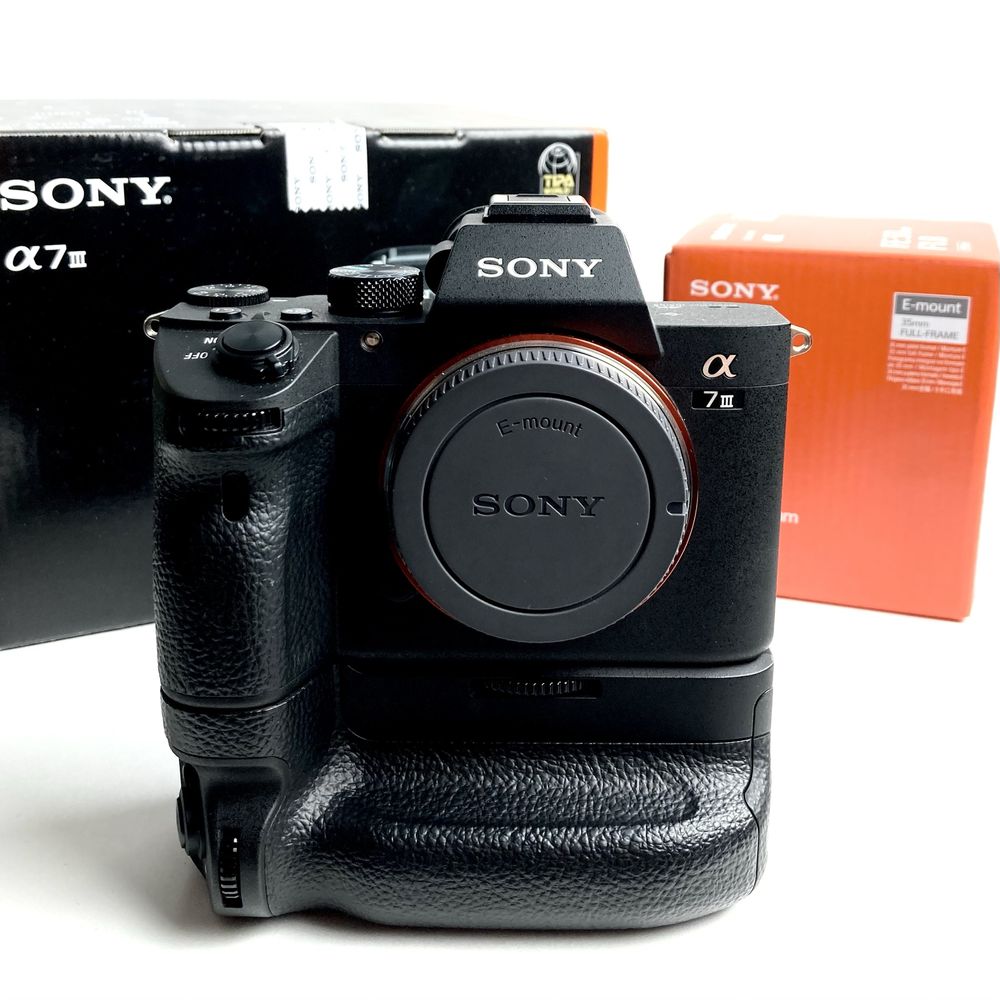 SONY A7III с грип, обектив 50мм и гаранция