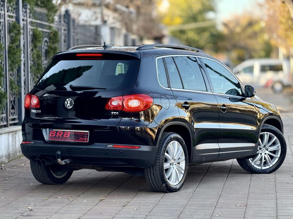 • Volkswagen Tiguan 2011 • 2.0 Diesel / 4x4 / Parc Auto • Rate •