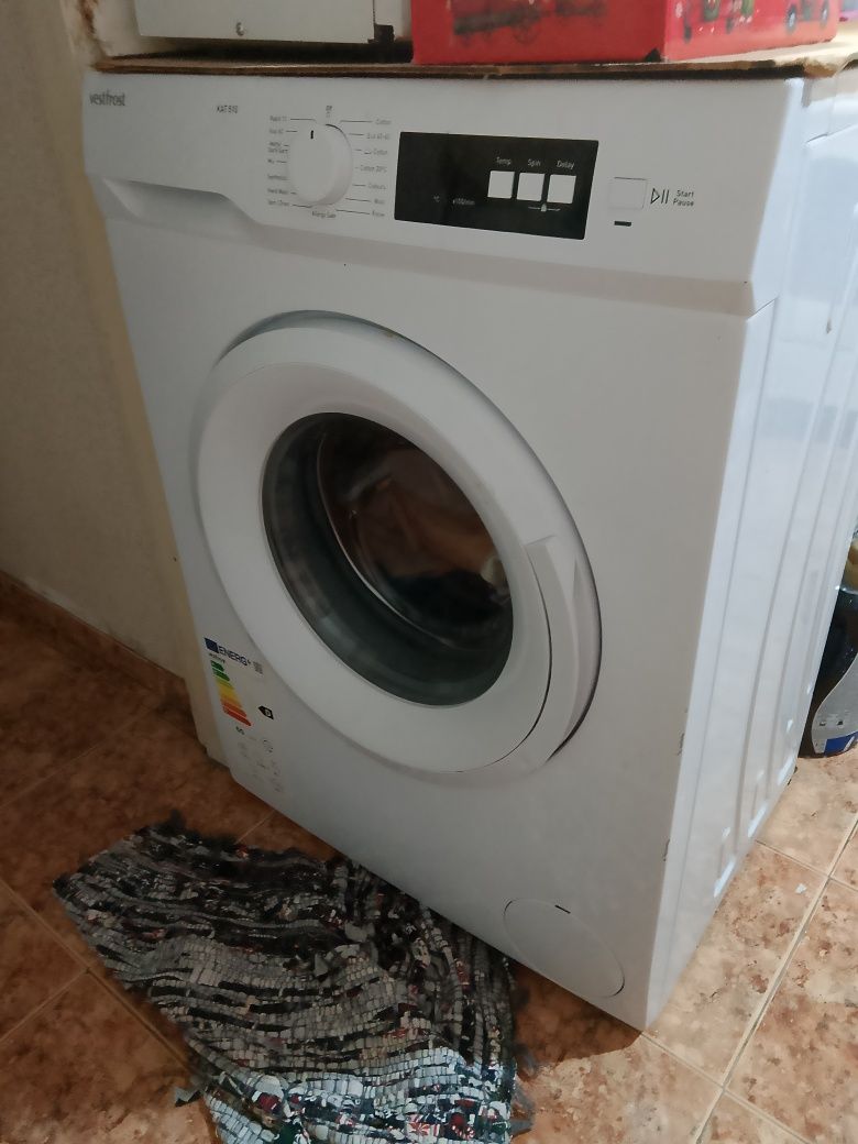 Продавам пералня на 5 месеца