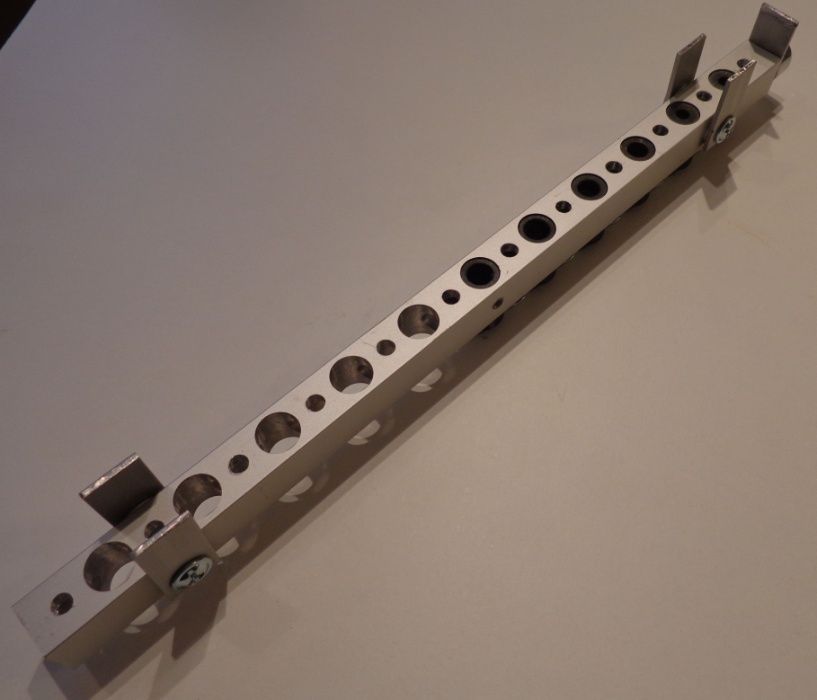 Sablon mobila liniar aluminiu L=300mm bucse calite 2x 4.5 , 7, 8 mm