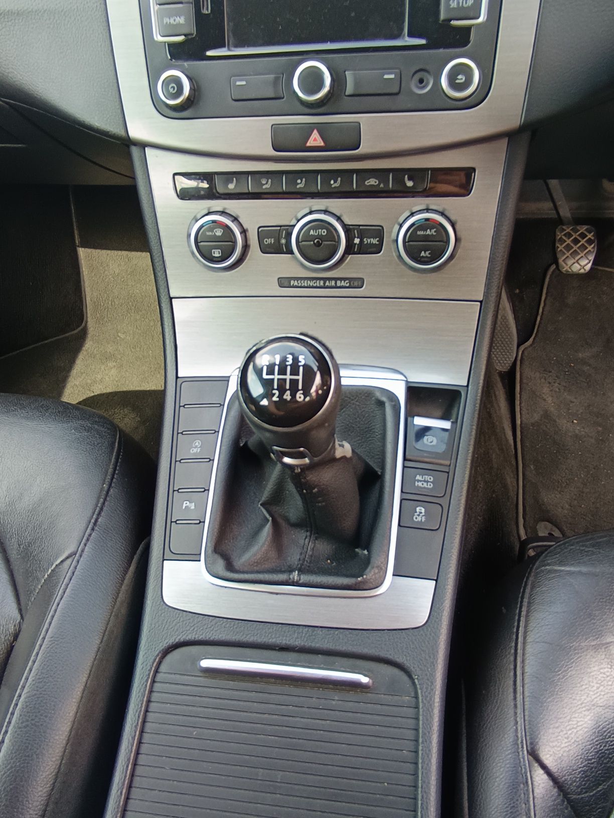Dezmembrez Volkswagen Passat b7/2.0tdi,140 Cp
