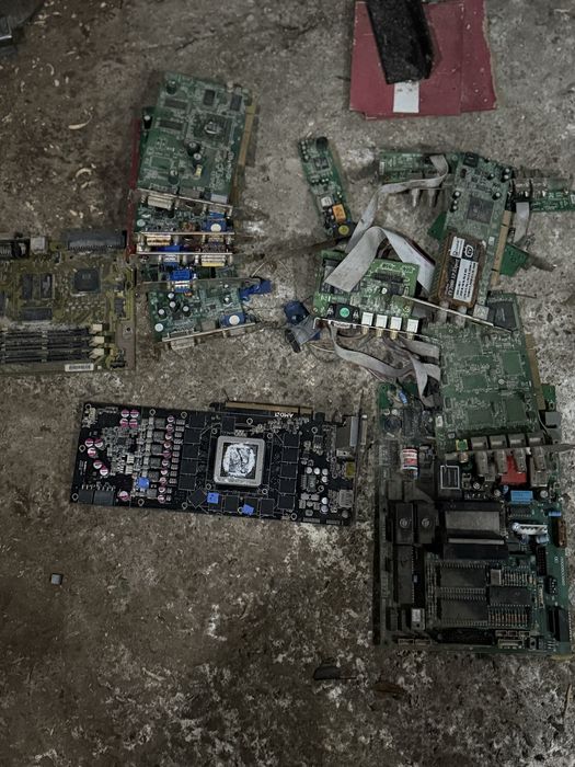 componente pc / laptop - tablete  - telefoane defecte de reciclat