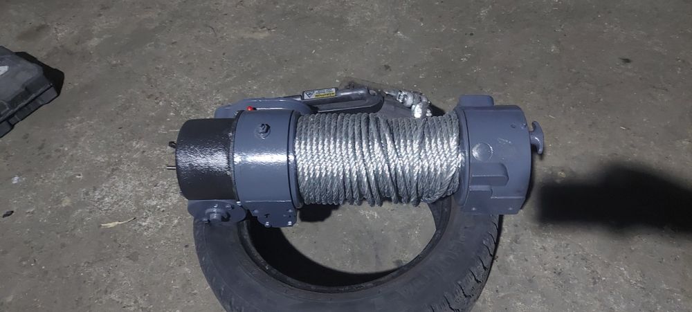 Vând Troliu electric cu reductor marca Ramsey de 6500kg