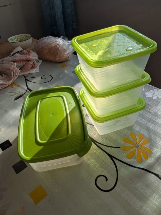 кухонные принадлежности и швабра