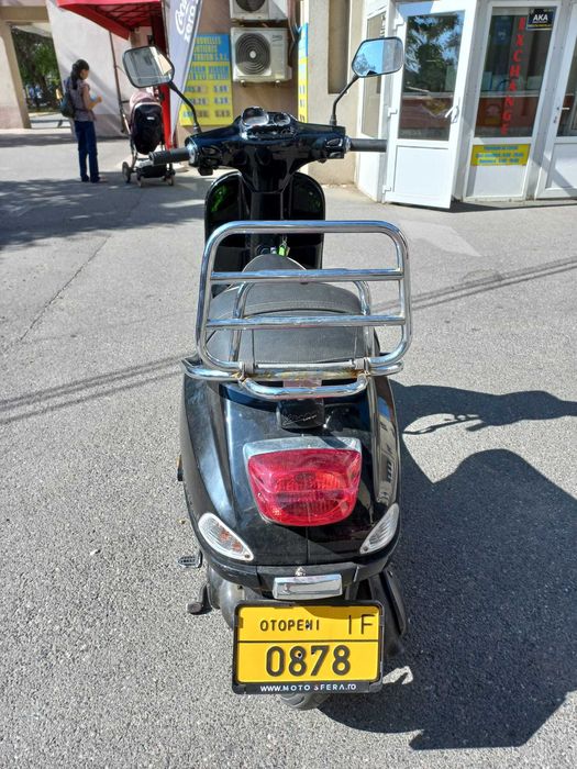 Scuter Piaggio Vespa inregistrat 25kmh (se conduce fara permis)