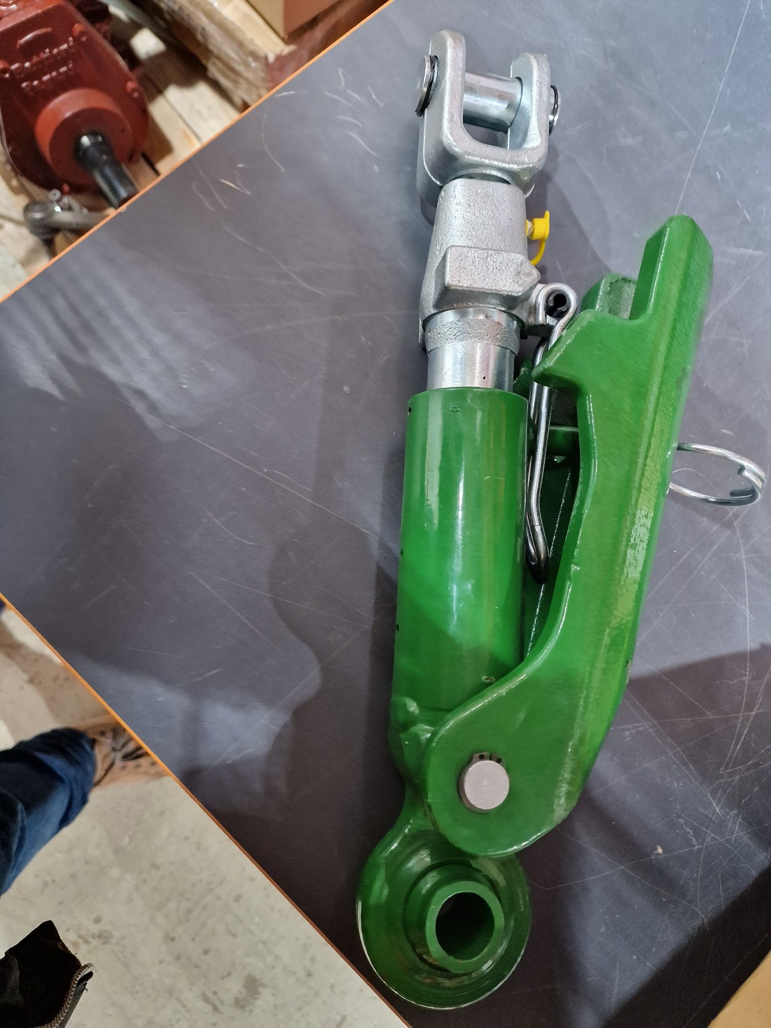 Ancora tractor john deere 250 cp preț 1150 lei cu tva se poate trimite