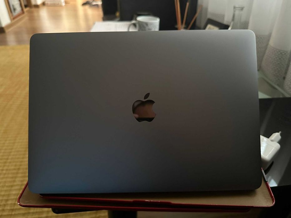 Apple MacBook Air M1 , 8GB RAM, 250GB SSD, Retina Display