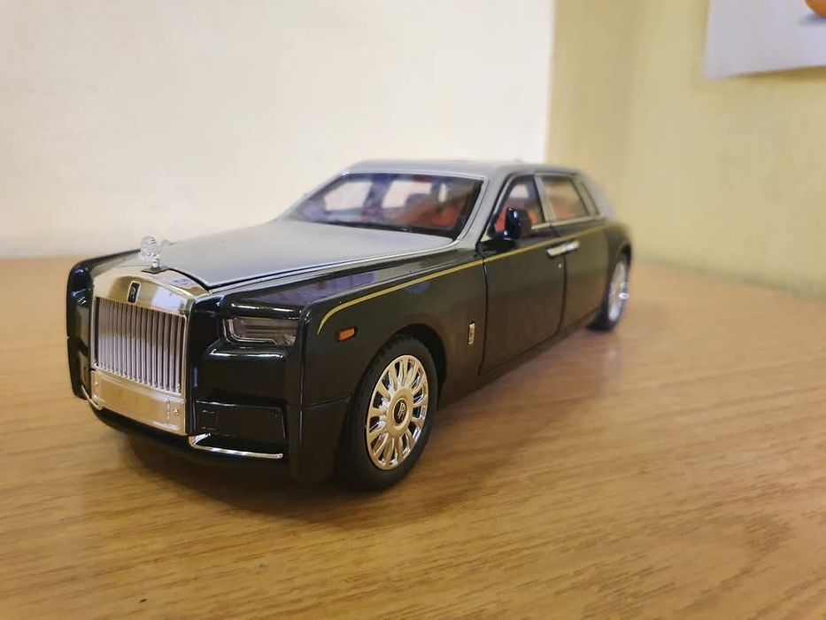 Macheta NOUA scara 1:18 Rolls Royce si Audi A6.