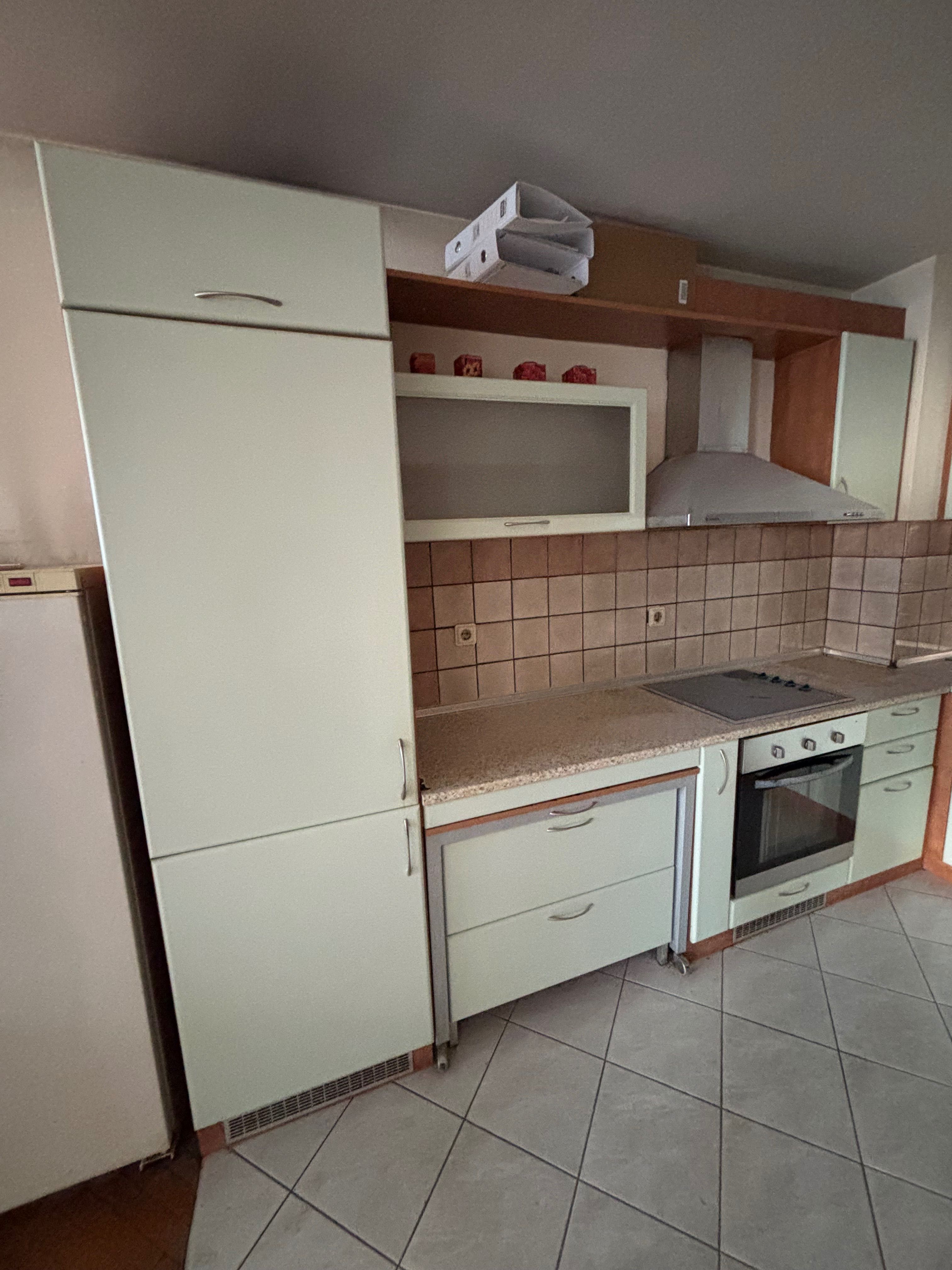 Кухня MDF, вкл. фурна, абсорбатор и съдомиялна машина за вграждане