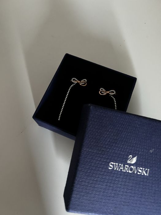 Обеци Swarovski.