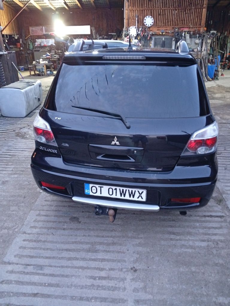 Vind Mitsubishi Outlander in stare foarte buna benzina GPL