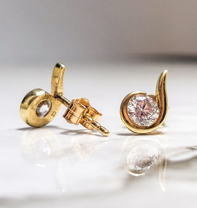 Cercei din aur 9K cu pietre semiprețioase albe – gramaj 1,18 gr