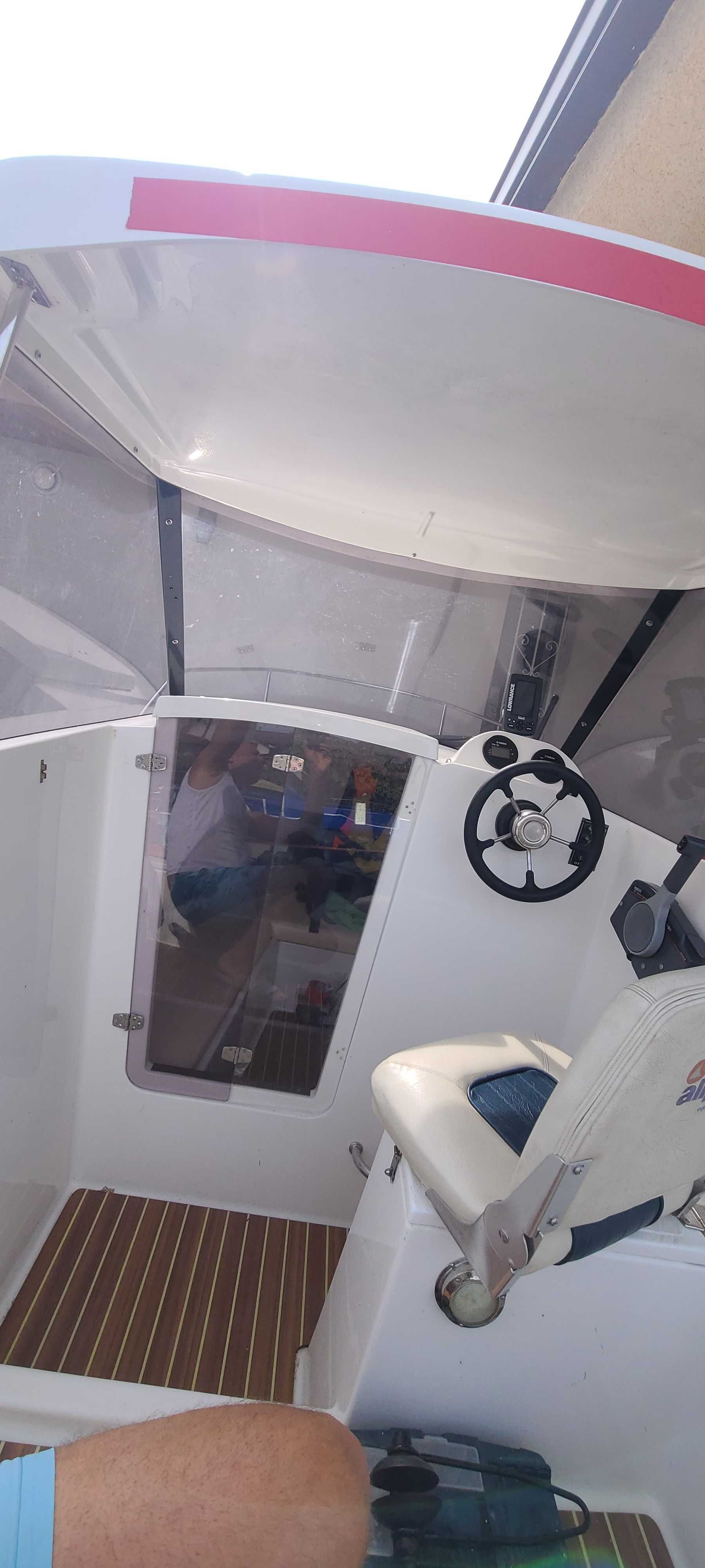 Pilot cabin 2018 cu yamaha 50hp