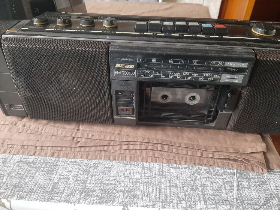 Продам касетный магнотофон Вега РМ 250 с реверсом