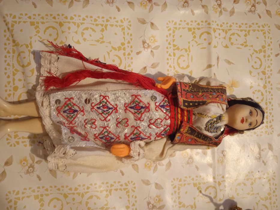 vand set papusi tradiitionale vintage Arta Crisana