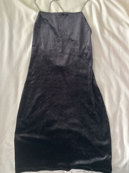 Черна рокля с гол гръб H&M