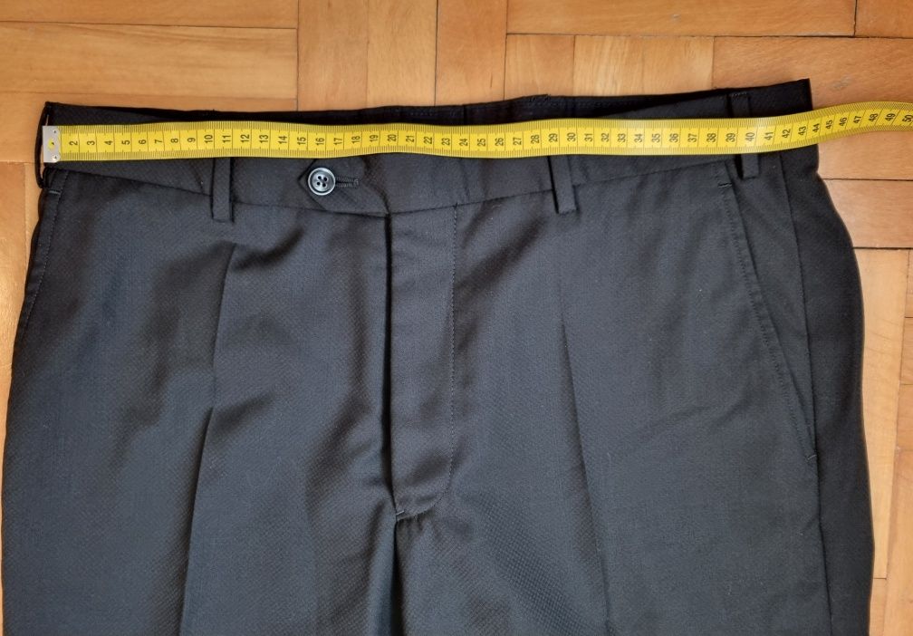 Emporio Armani - Pantaloni Bărbați - 52 Regular