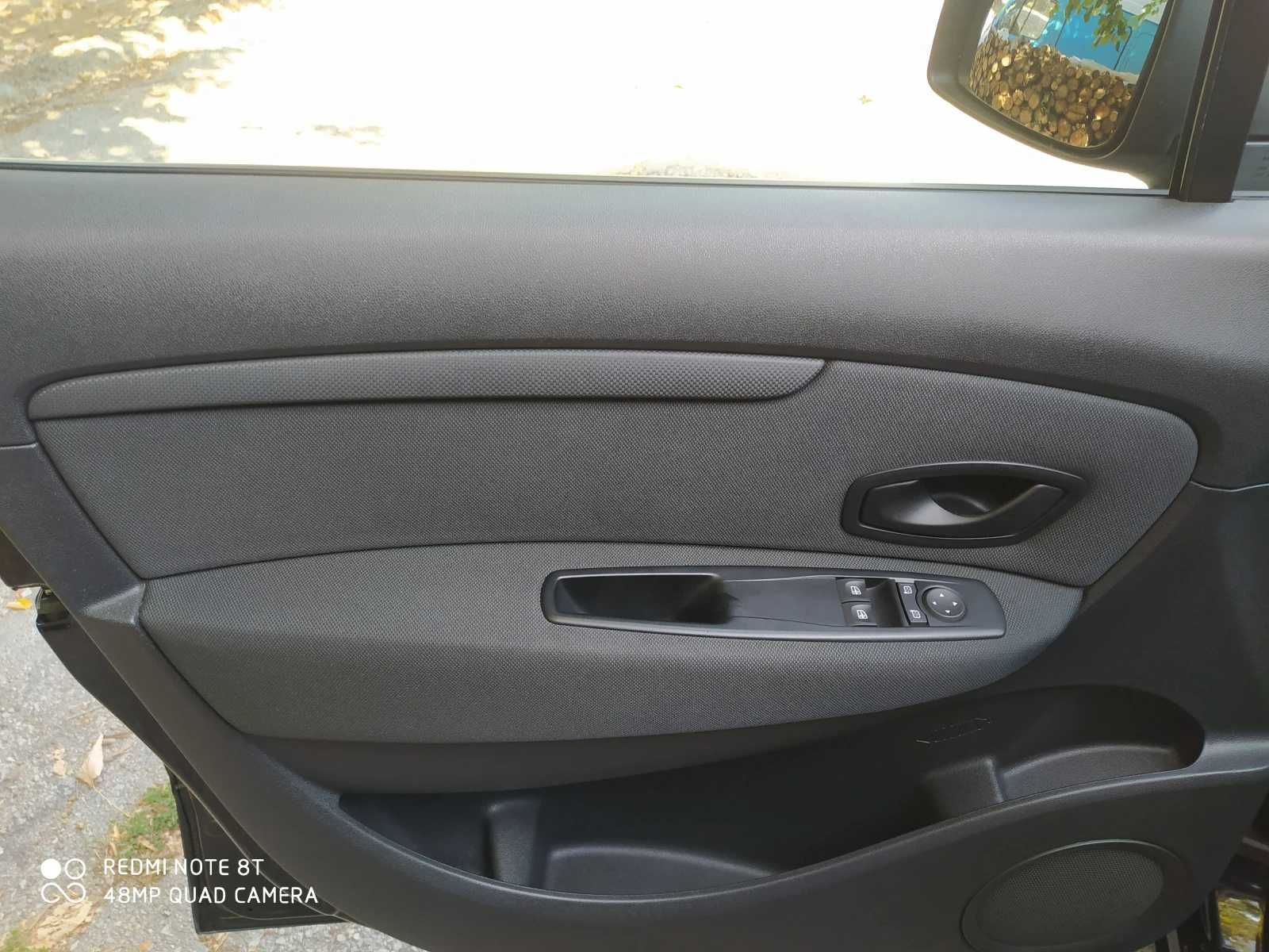Кола Renault Scenic