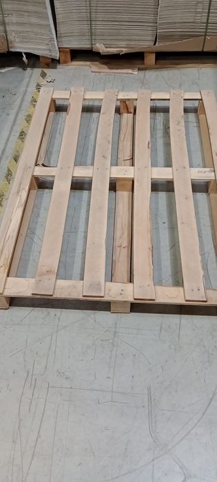 Vând paleti diferite dimensiuni