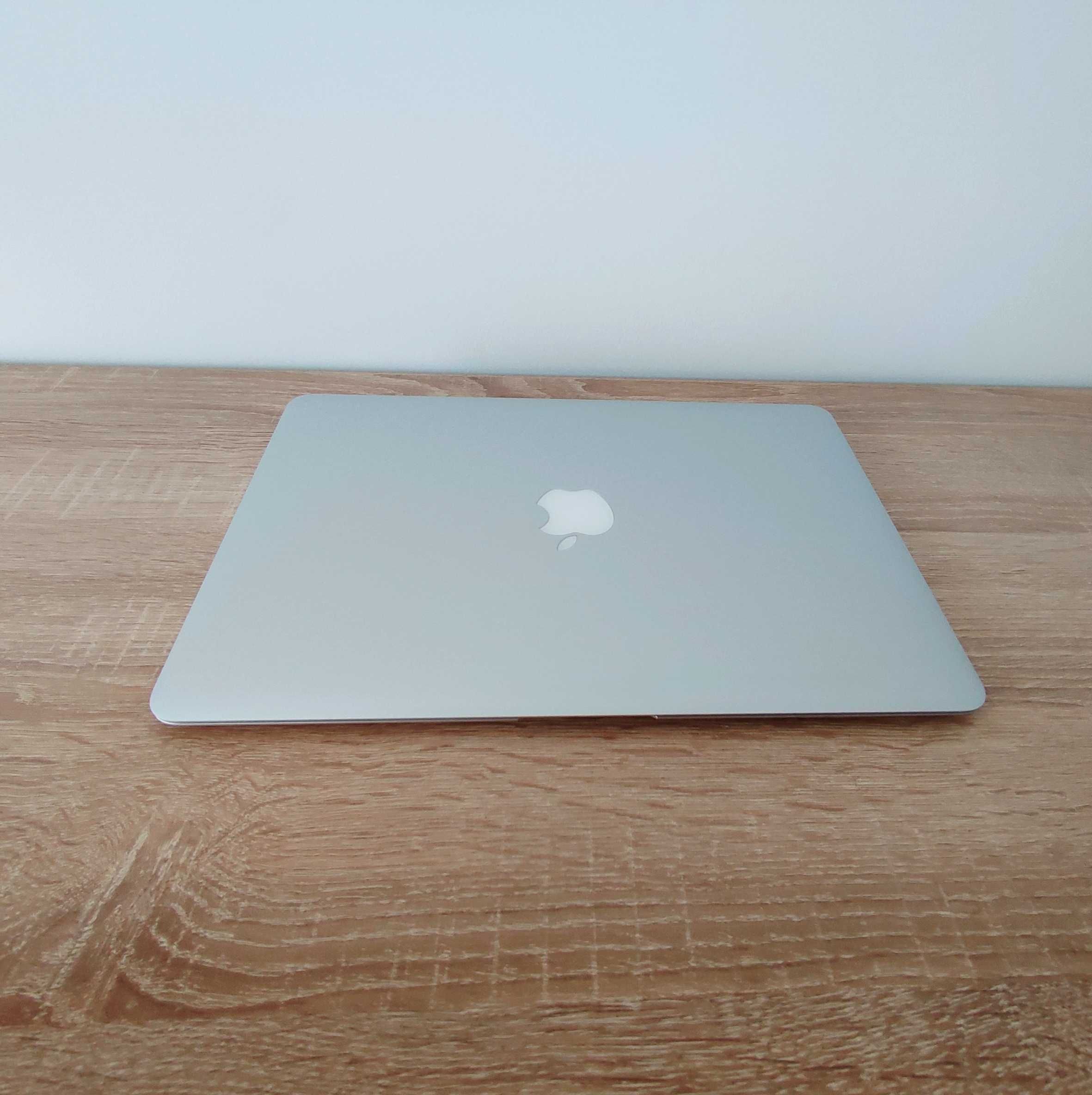 Apple MacBook Air 13" (2017, A1466)