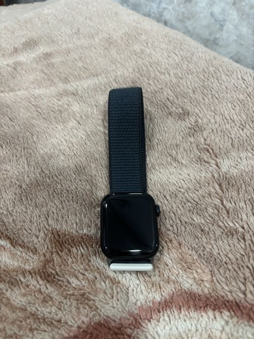 Часы Apple Watch se 2024