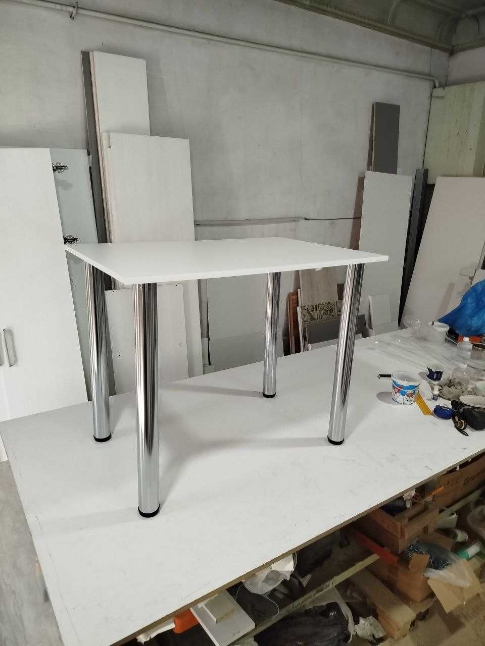 Стол кухонный легкий. Размеры 90х75х60см.