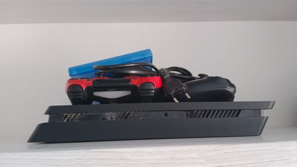 Продам Playstation 4