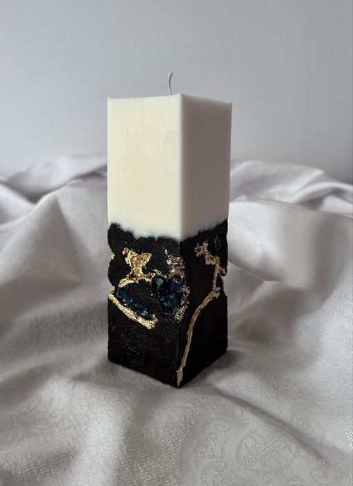 Декоративна свещ  с бетонна основа и естествен восък!