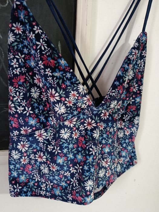 Bustiera catifea flori Stradivarius dama mărimea Xs-S 34/36
