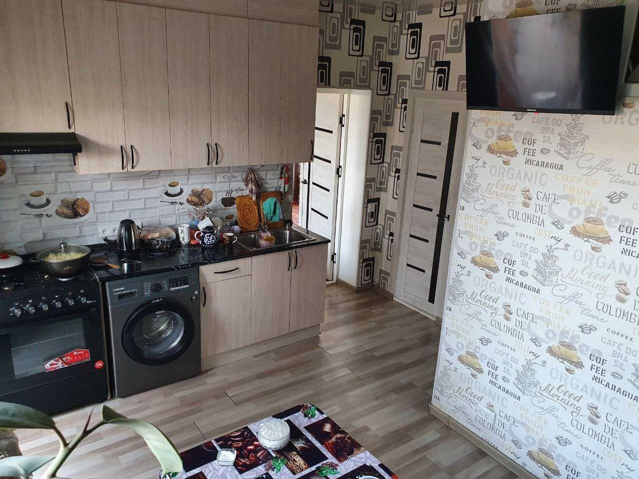 Срочно продаю свою квартиру на земле имеется небольшой участок.