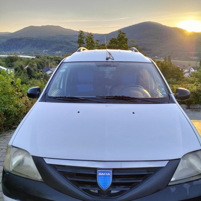 Vând Logan MCV culoare alba benzina 1,6 ,baterie nouă pornește , funcț