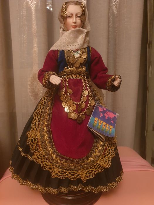 Фарфоровая кукла музея Benaki