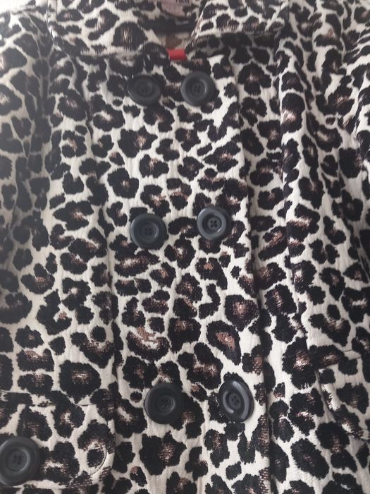 Vând palton HM animal print