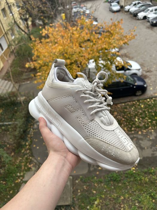 Versace chain reaction