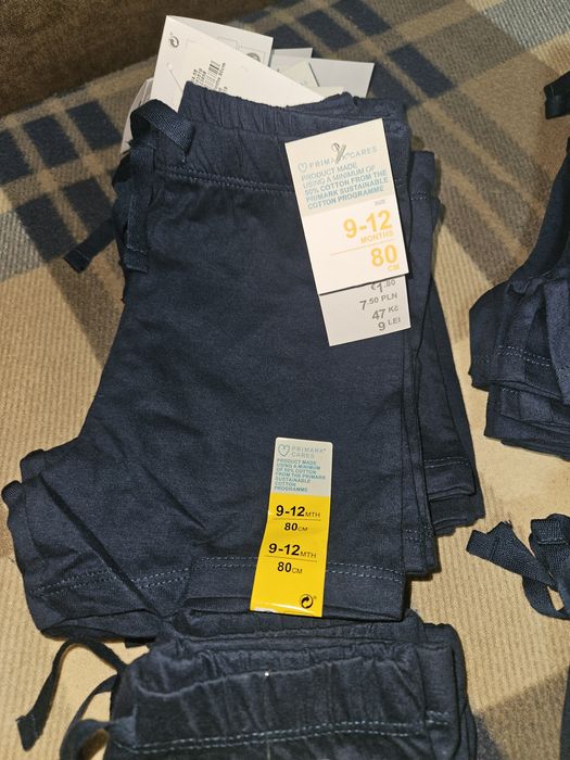 Vând lot 36 buc pantaloni scurți copii