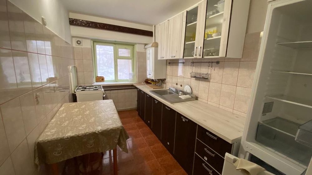Vând apartament 3 camere Primaverii (Romarta)